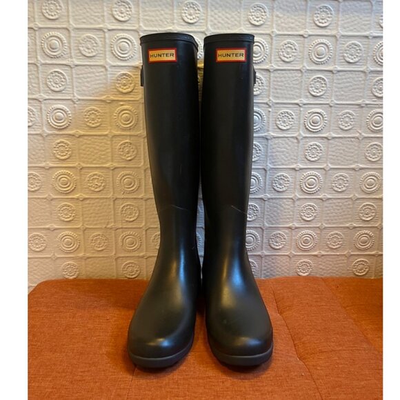 Hunter Refined Tall Rain Boots in Navy | Size 9 (US) - Picture 2 of 13